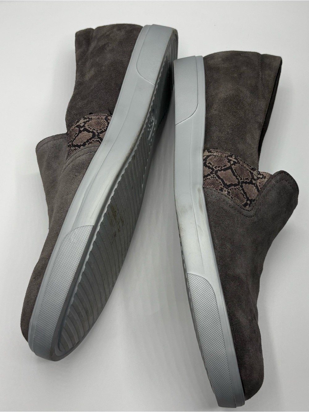 Munro grey suede slip on casual shoes 10N - Picture 8 of 10